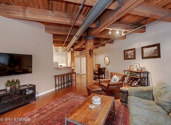 2nd image of 225 W Huron St APT 214