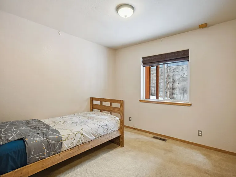10694 Laurelwood Dr — Photo 12