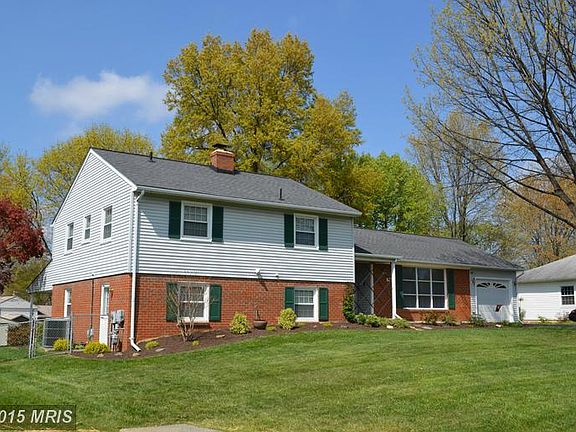 2nd image of 18528 Queen Elizabeth Dr