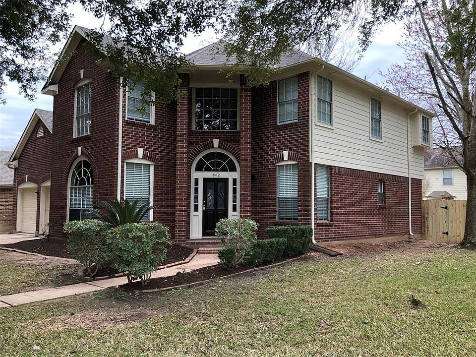 1st image of 802 Hyacinth Pl