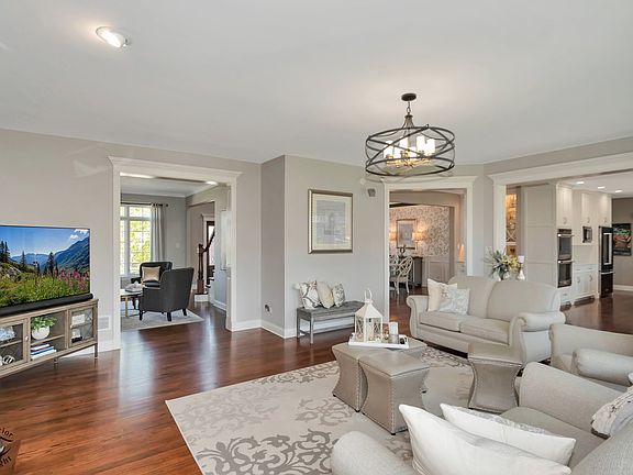 4th image of 10829 Warwick Ln