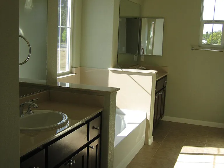 401 Toyon Ln — Photo 8
