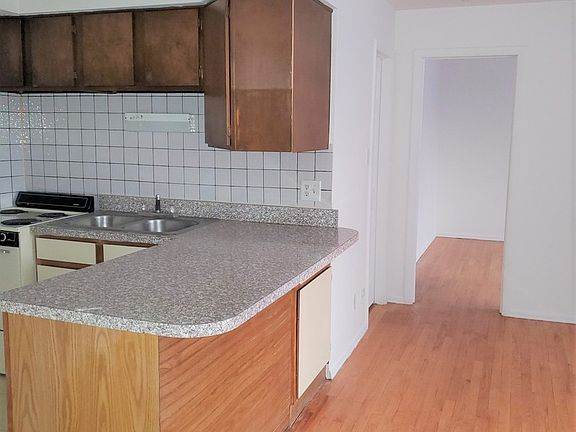 4th image of 6250 N Kenmore Ave #302