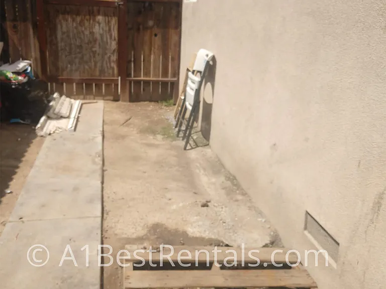 427 Corson Ave — Photo 2