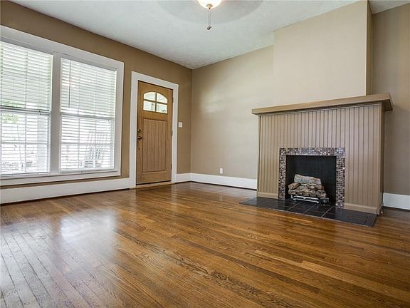 2nd image of 5926 Belmont Ave