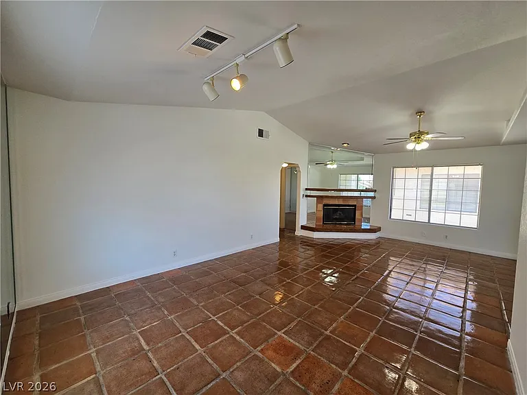 1421 Santa Margarita St #G — Photo 8