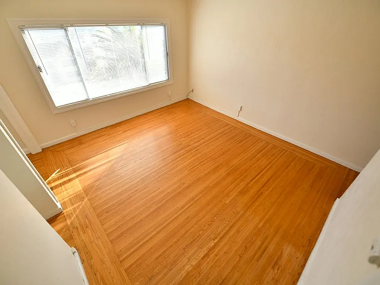 832 York St — Photo 12