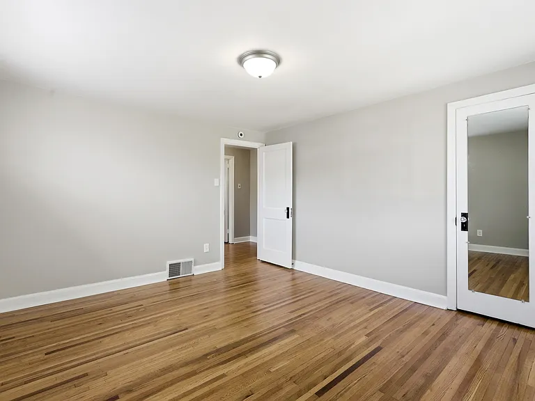 271 W Wyncliffe Ave — Photo 19