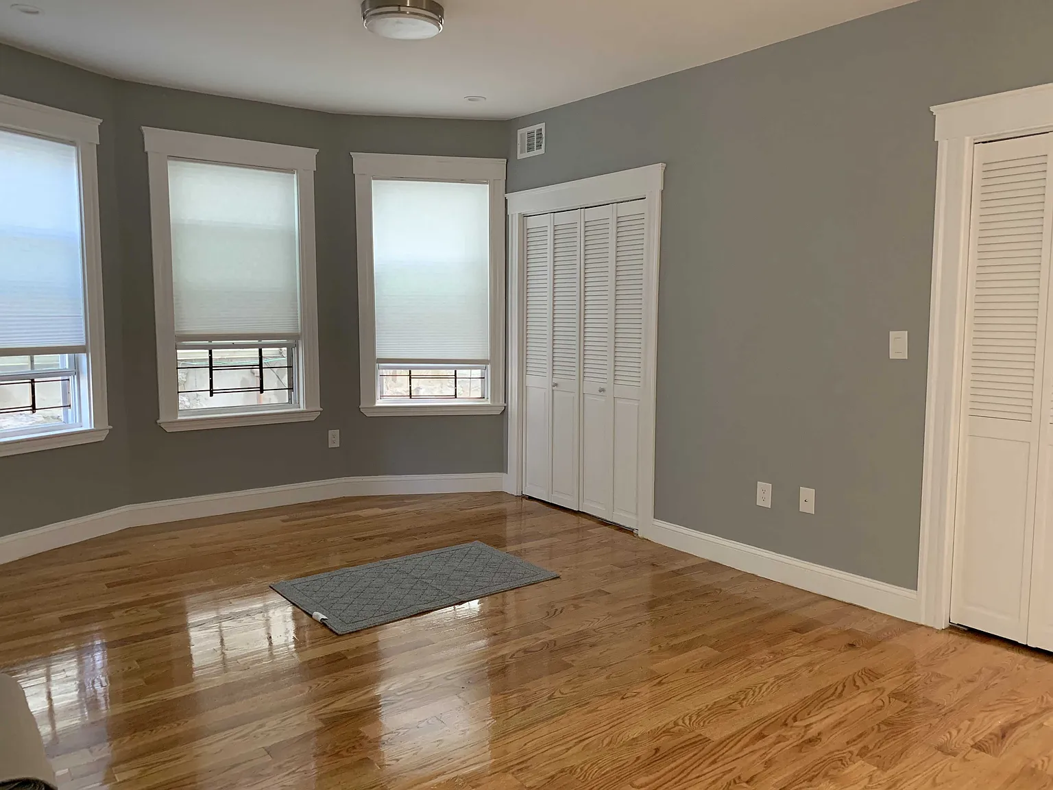 4 bed, $6,400 — Photo 2