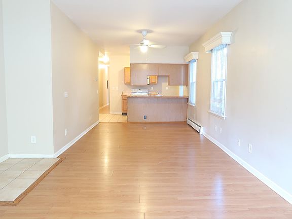 4th image of 410 Cedar Ave APT 4