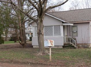 1051 Connell Ct, Benton Harbor, MI 49022