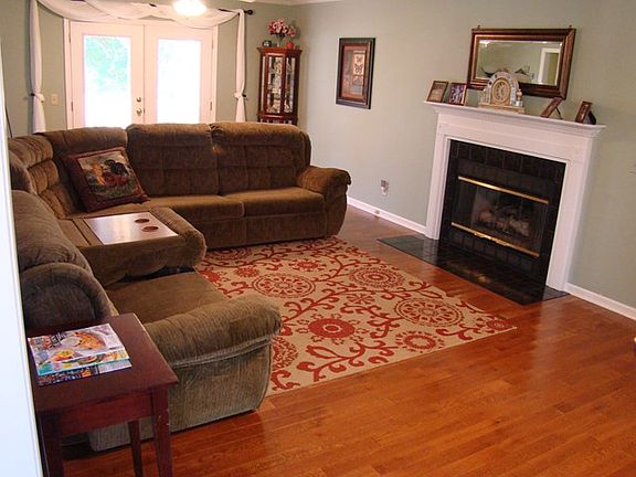 2nd image of 905 Woodwinds Dr