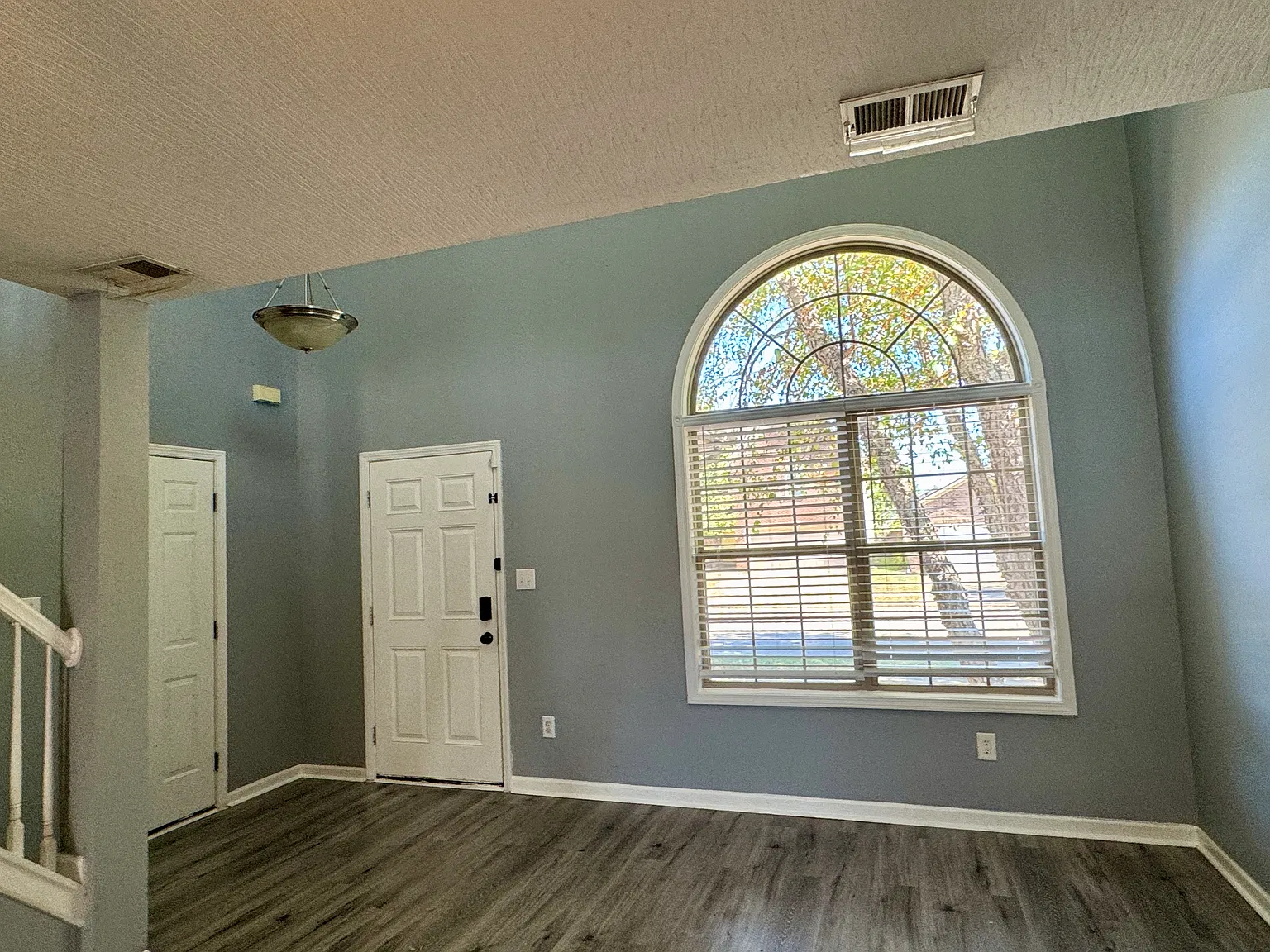 2505 Langstane Ln — Photo 3