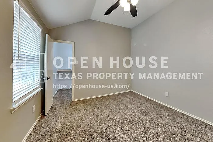 13225 Elmhurst Dr — Photo 15