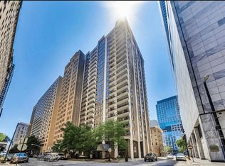 201 E Chestnut St APT 11E, Chicago, IL 60611