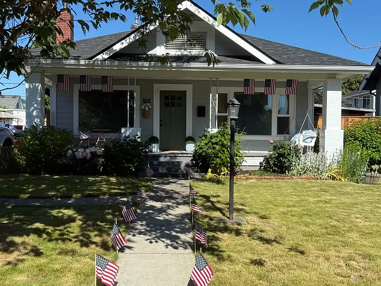 809 Sumner Ave — Photo 2