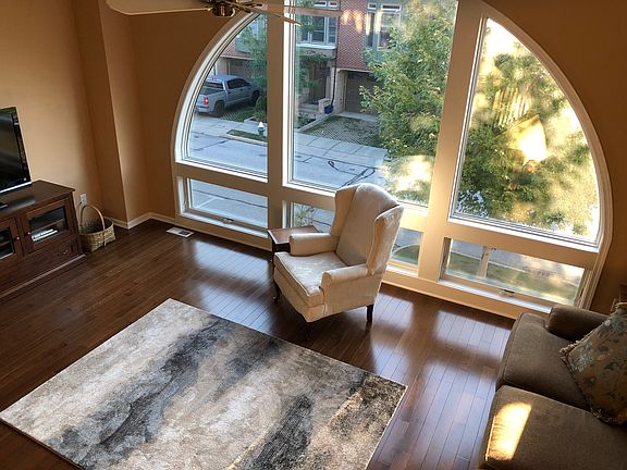 2nd image of 132 Vine St #15