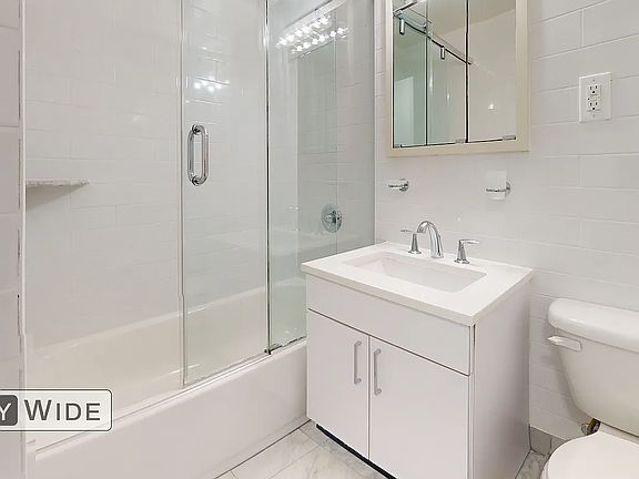 5th image of 145 E 16th St APT 6G