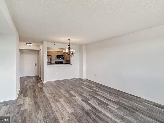 5th image of 10101 Grosvenor Pl APT 911