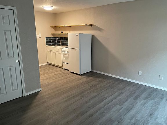 3rd image of 318 Princeton Dr SE #2