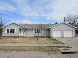 4006 Palace Dr, Grand Island, NE 68803