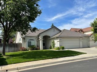 672 W Palo Alto Ave, Clovis, CA 93612