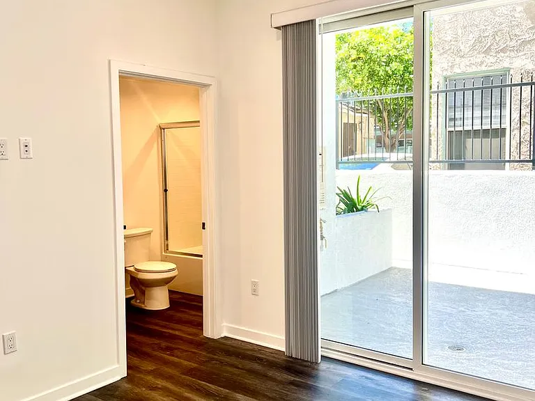 14333 Sylvan St — Photo 43
