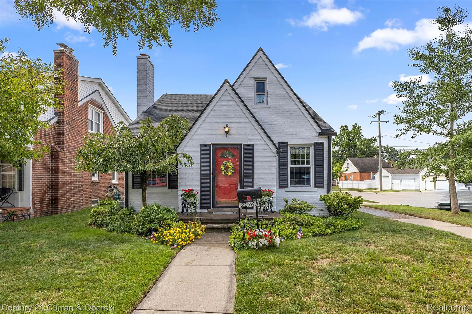 22765 Buckingham St photo 1