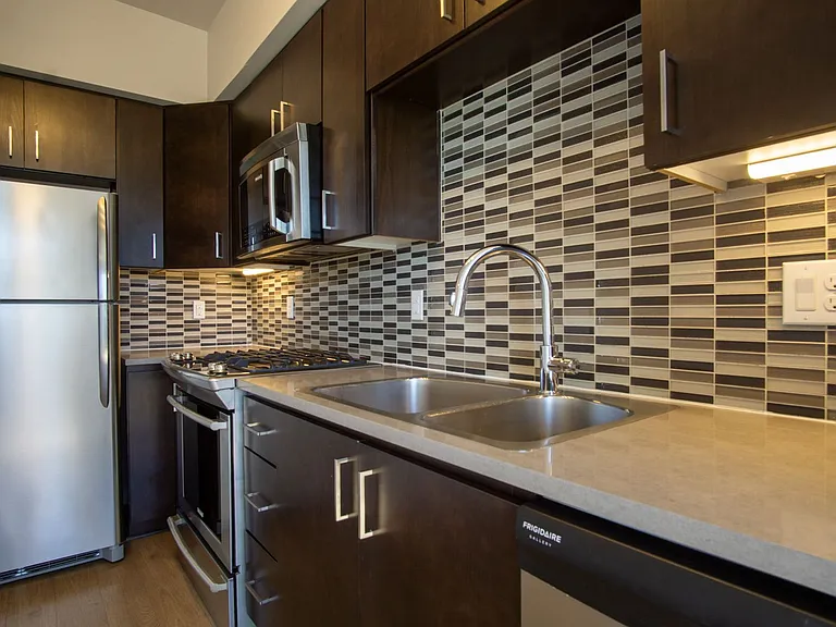 2250 NE Glisan St #410 — Photo 5