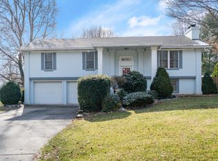 2106 W Murray Dr, Springfield, MO 65810