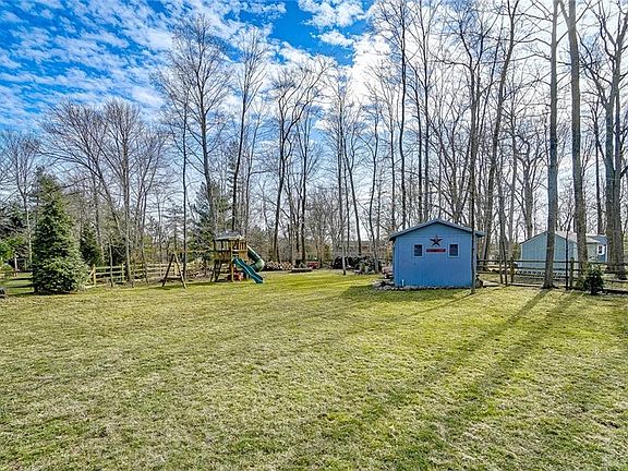2nd image of 203 Denwood Trl