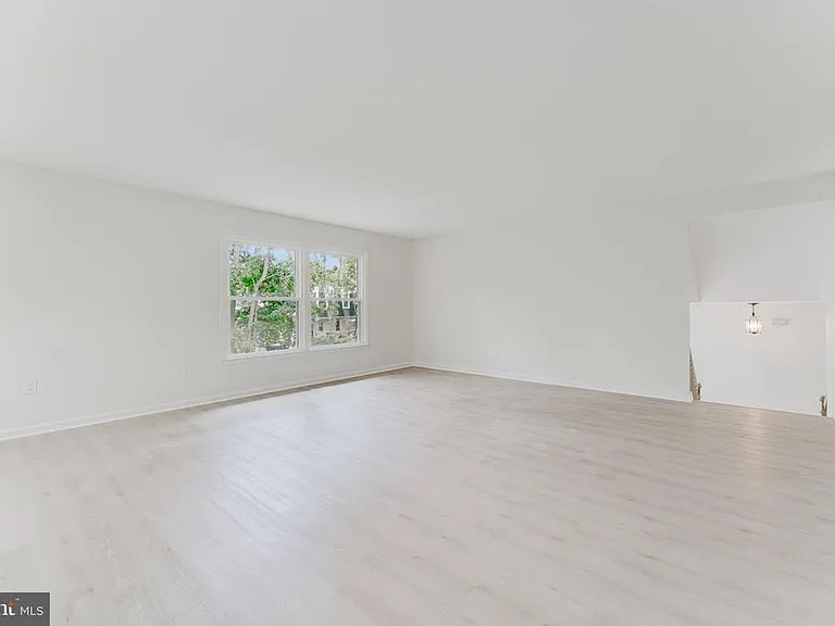 7107 Sontag Way — Photo 11
