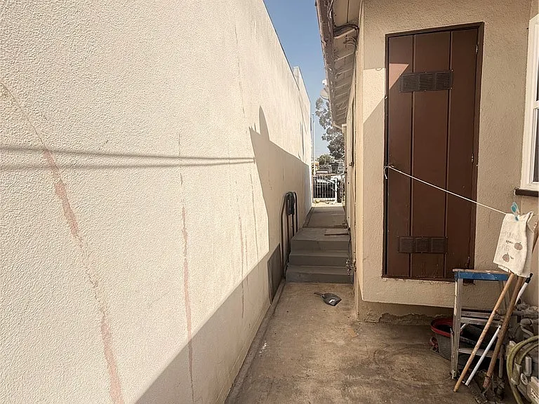 2431 W Beverly Blvd — Photo 13