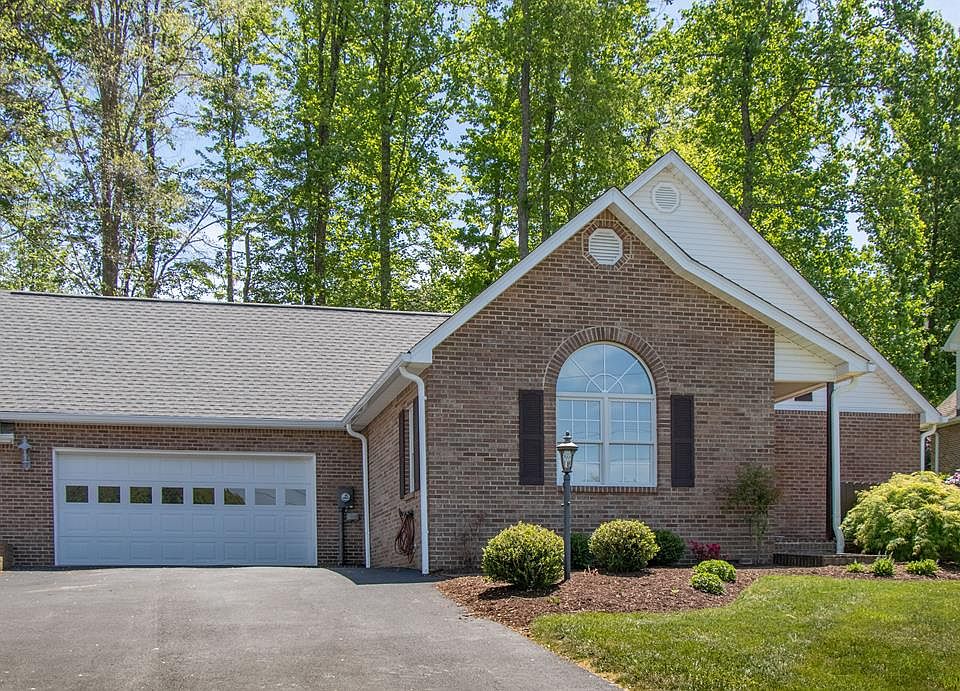 1st image of 16297 Greenevers Ct