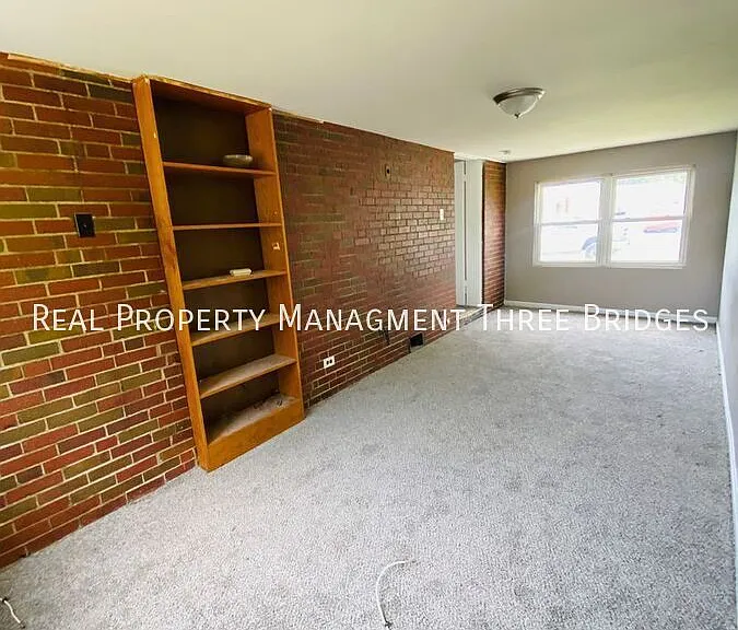 60 Mayme Dr — Photo 8