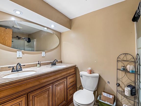 5th image of 5532 N Thornwood Ave