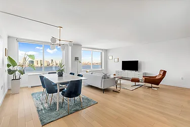 Rented by R New York