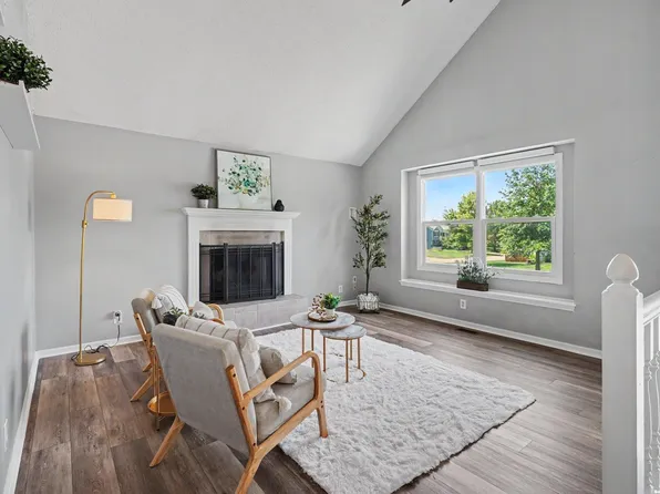 8765 Thompson Dr, De Soto, KS 66018