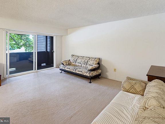 5th image of 13 Suntop Ct Unit 101