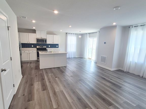 3rd image of 130 Robinia Rd