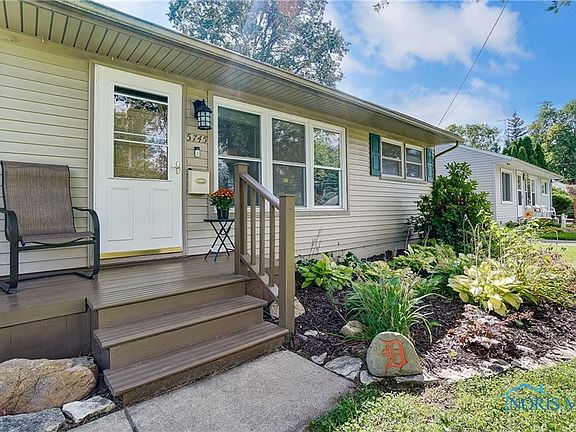3rd image of 5745 Castlerock Dr