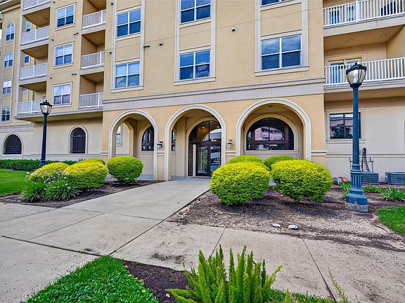 3rd image of 2203 Dorrington St APT 207
