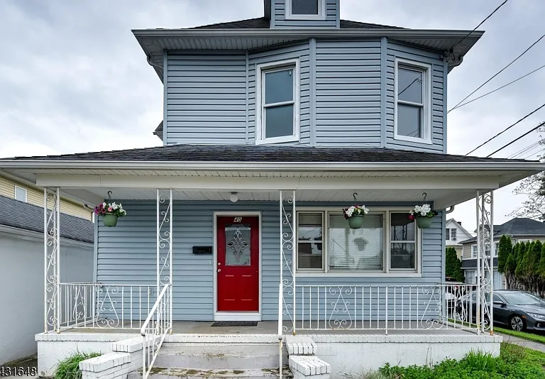 40 Grove St — Photo 4
