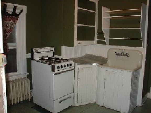 4th image of 4128 Brooklyn Ave NE APT 2