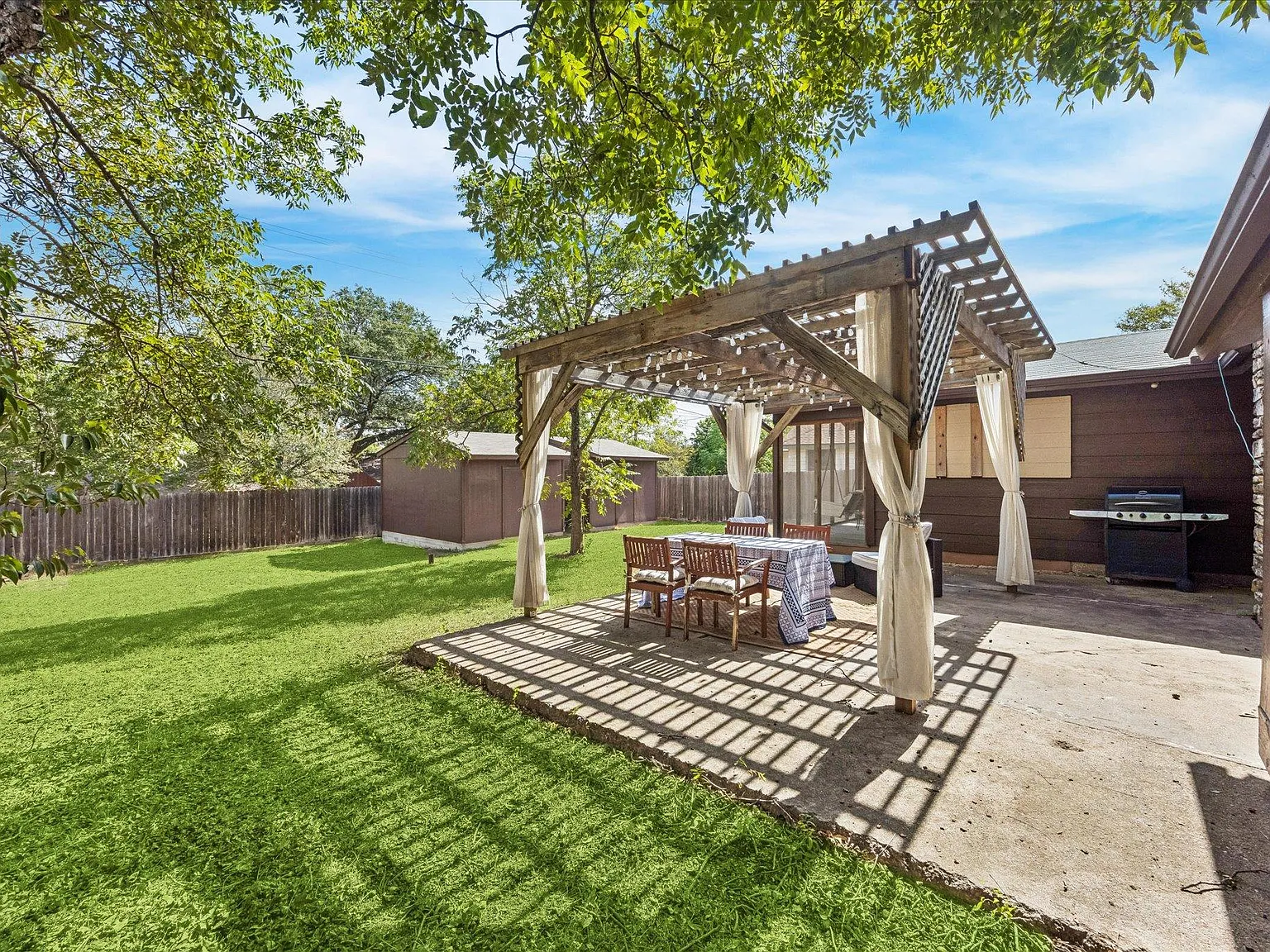 3 bed, 2.0 bath, 1396 sqft, $2,700 — Photo 1