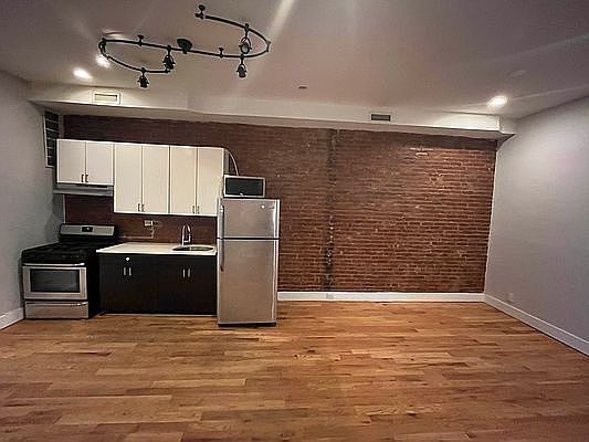 1st image of 237 Putnam Ave #1