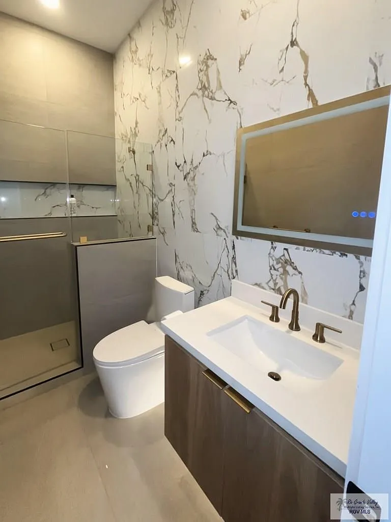 3 bed, 2.5 bath, 2049 sqft, $2,175 — Photo 3