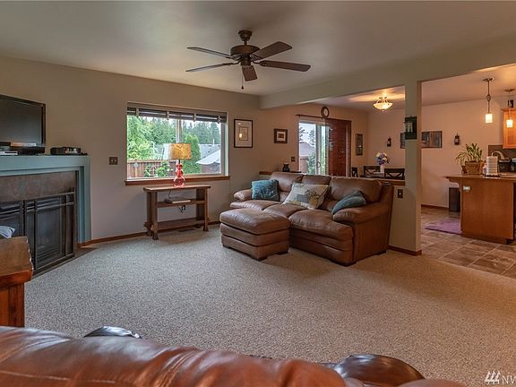 2nd image of 1424 78th Dr SE
