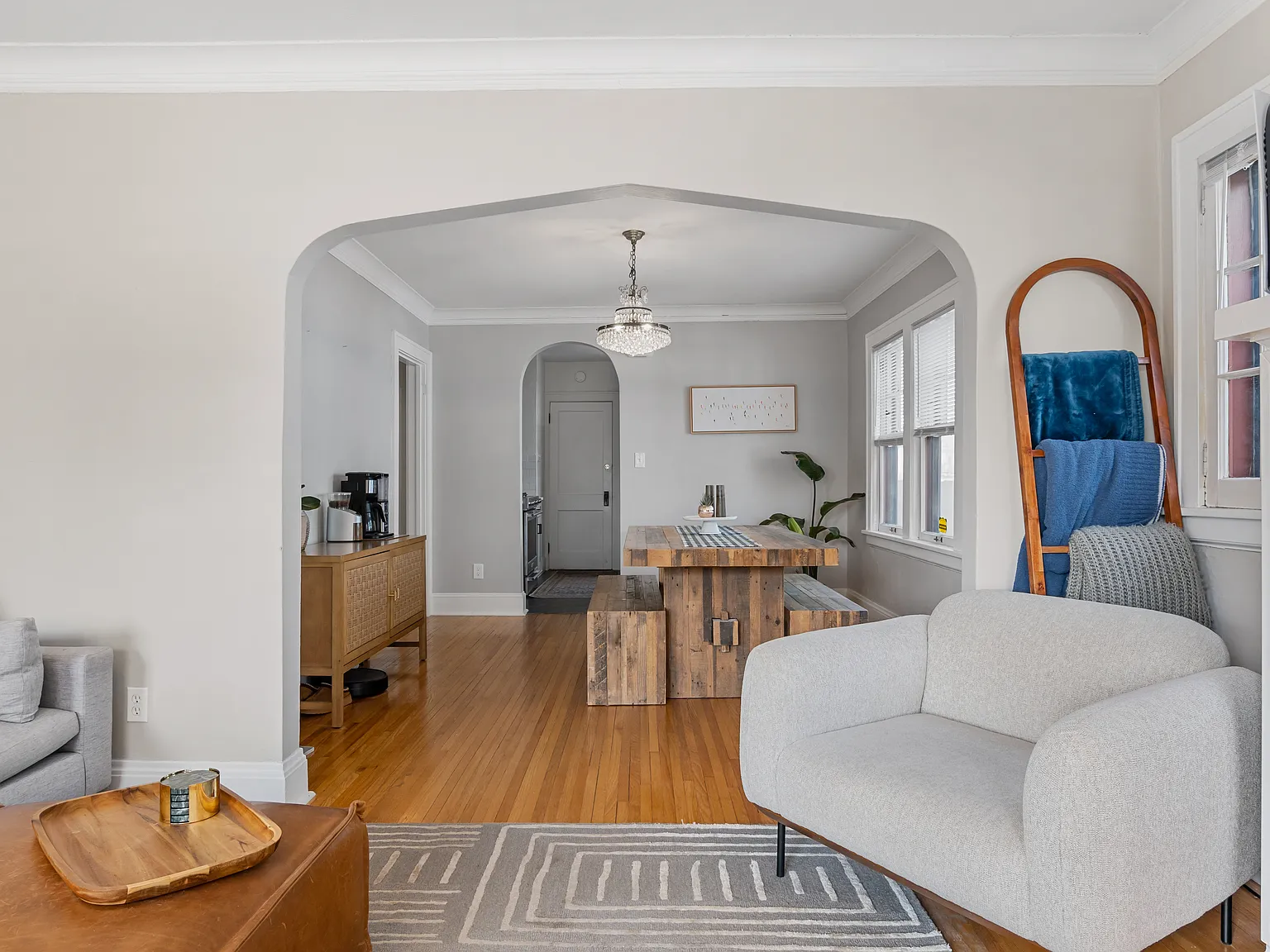 3 bed, 1400 sqft, $2,640 — Photo 3