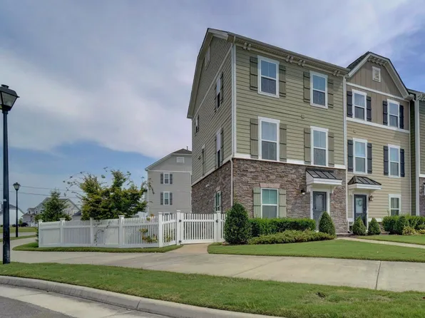 890 Olmstead St, Chesapeake, VA 23323
